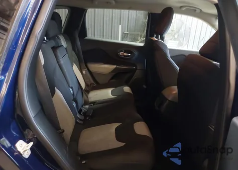 2014 Jeep Cherokee Latitude z USA, uszkodzony, nr VIN 1C4PJMCB8EW156081